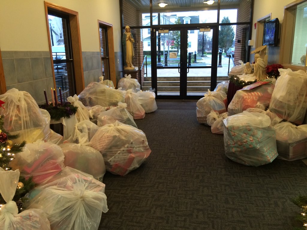 SHA_stuco's tweet photo. Yesterday, SHA student collected 37 bags of gifts for families and children and $3,000 in Stop&amp;Shop gifts cards! https://t.co/KPRqxS2xcy