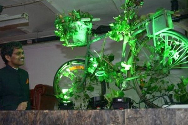 SakshiNews's tweet image. #cycling #8countries భార్య కోసం సైకిల్‌పై ఎనిమిది దేశాలు దాటాడు...
goo.gl/MbbKwL