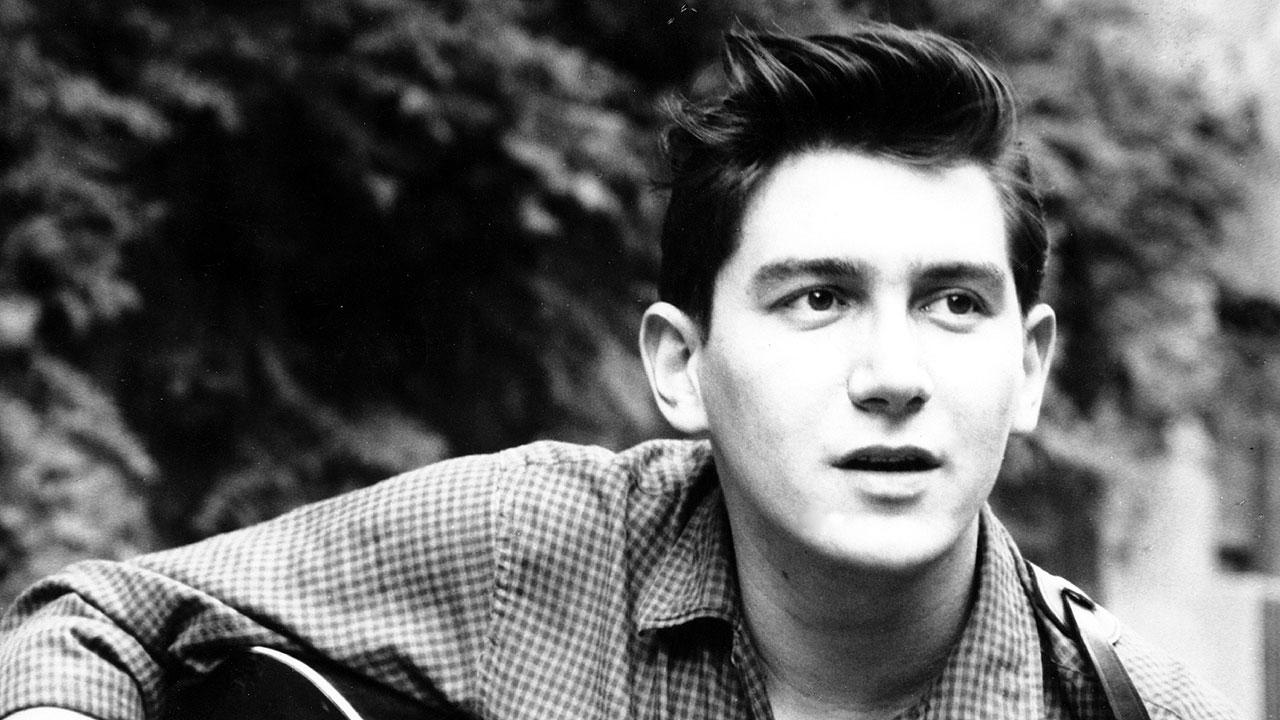 Happy Birthday Phil Ochs! A singer-songwriter and activist, Ochs used his music to fight for peace and justice. 