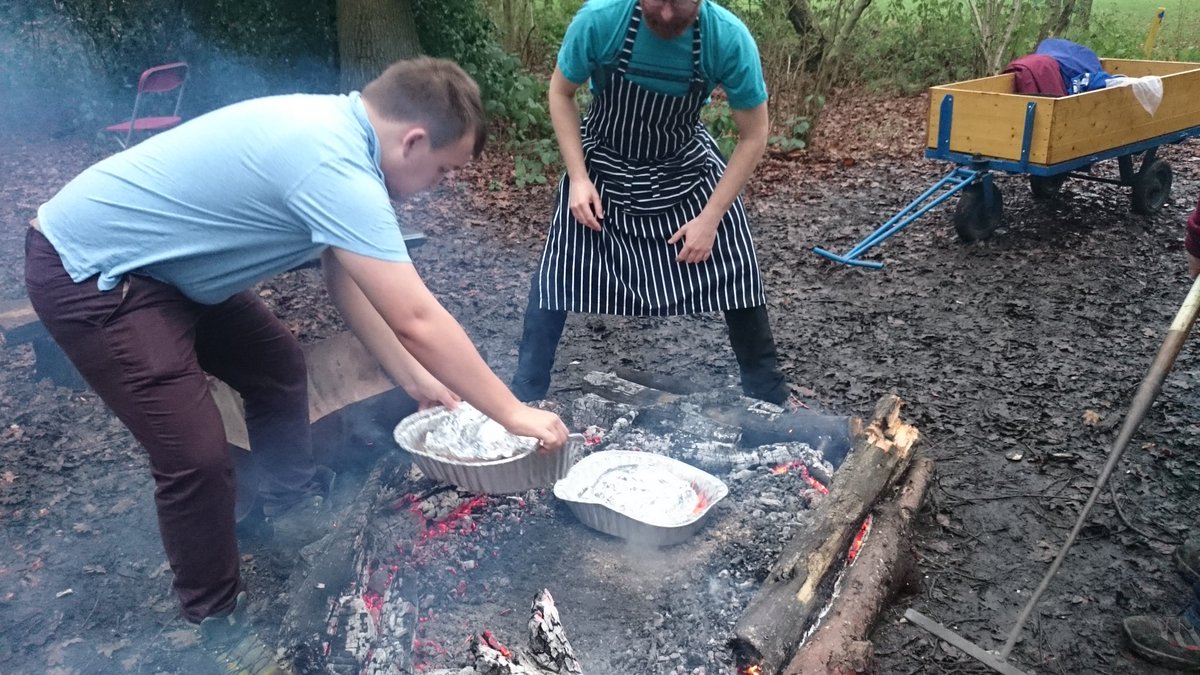 BablakeNetwork's tweet photo. The turkeys are on! #networkxmas #network #camping #backwardscooking https://t.co/jOZyuSgsSn