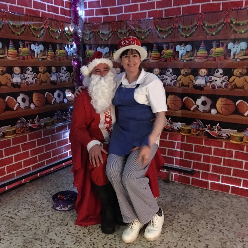 TescoBlackburn's tweet photo. #elfieselfie #SantaSelfie https://t.co/42Jpz877uz