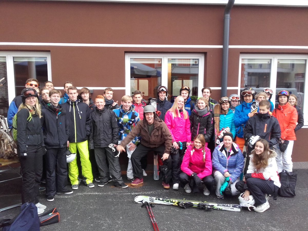 Topdag. Muts van de dag&amp; bolletjestrui voor beste stijger! Vandaag kőningsleiten, heerlijke pistes!#graafengelbrecht