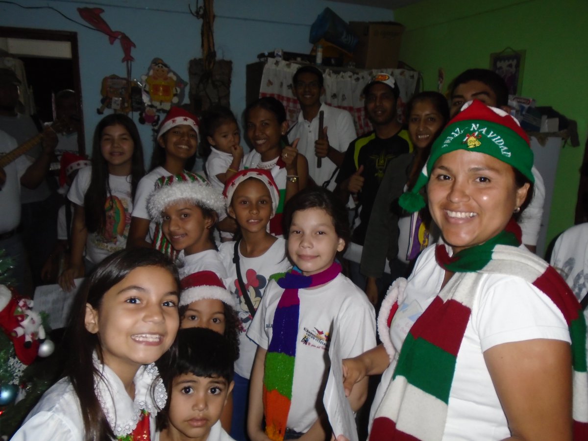 ModAliRBravo's tweet image. @ModAliRBravo Visitando los pesebres de nuestra comunidad #ElManzano @PSBIribarren LLevando alegría a los hogares