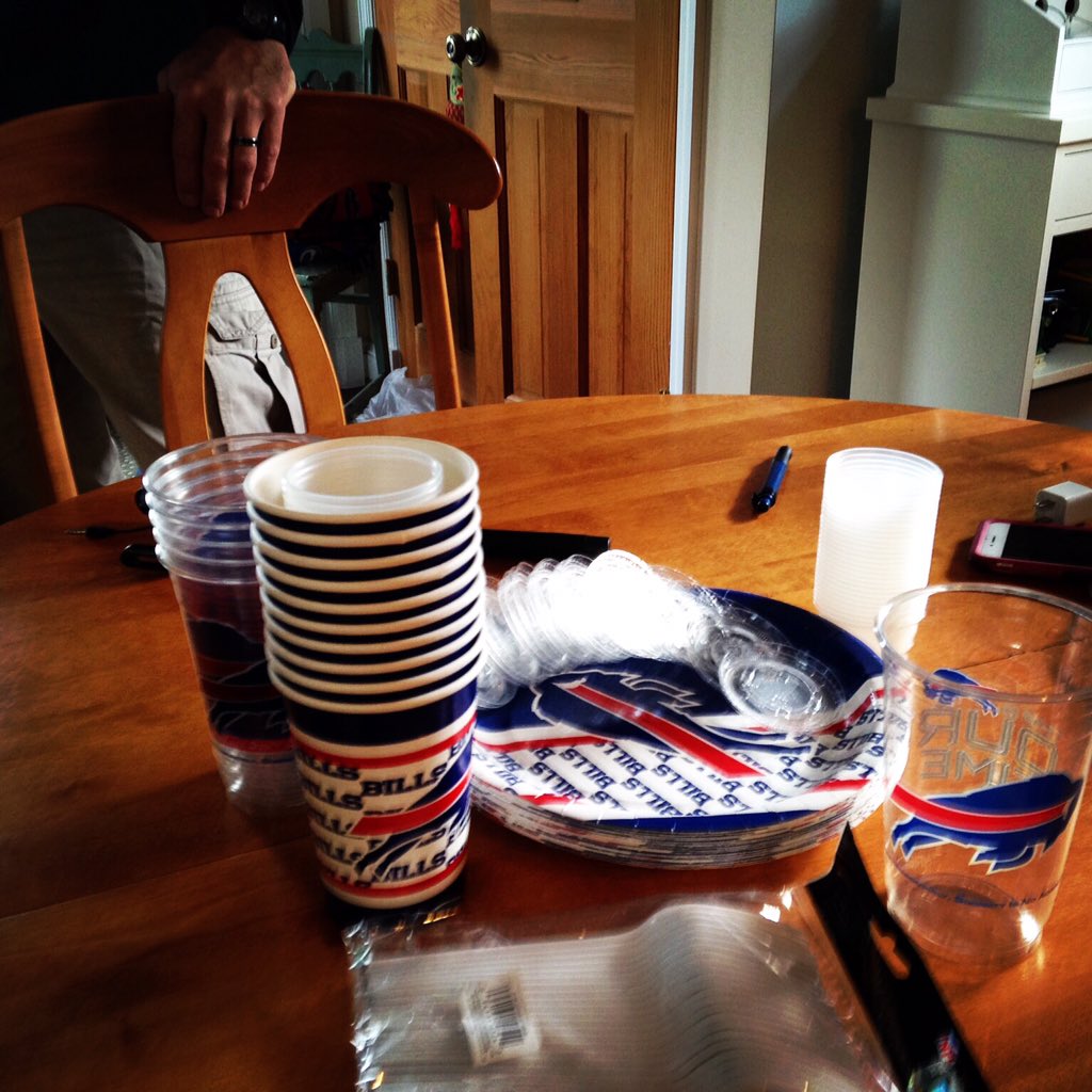 FreeDCnow's tweet photo. My fellow #Buffalonians (in the V-A) appear to be all ready for game day tomorrow - #BUFFvsWASH! #GoBills🏈 https://t.co/soMORFOSUZ
