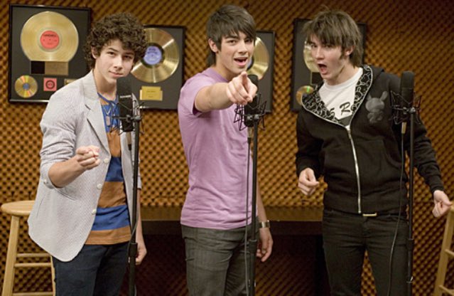 resendez_briana's tweet photo. #in2007 everything was better because the Jonas Brothers were still together! 😩😭💔 https://t.co/qm7VfMKE23