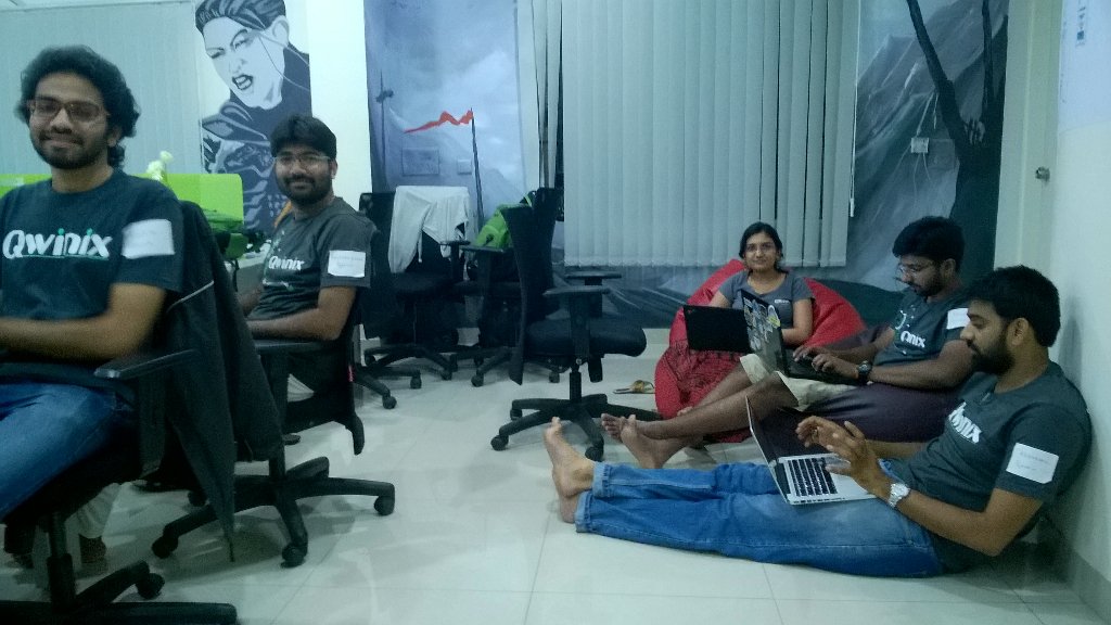Apoorva_Gowda's tweet photo. Brilliant minds still at work #hackformysuru #teammarga https://t.co/YFI1FzmZ1q