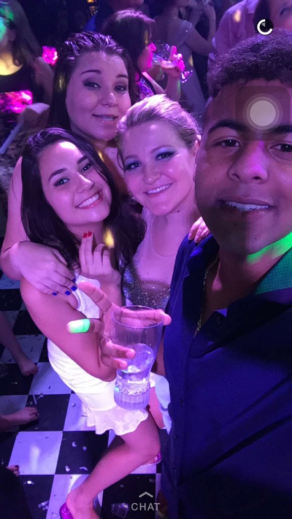 nacleuris's tweet photo. u and me got a whole lot of history 💜 (menos o xande) #ihformei #bailedefavela #vaisafadão https://t.co/ijxoRf9osj