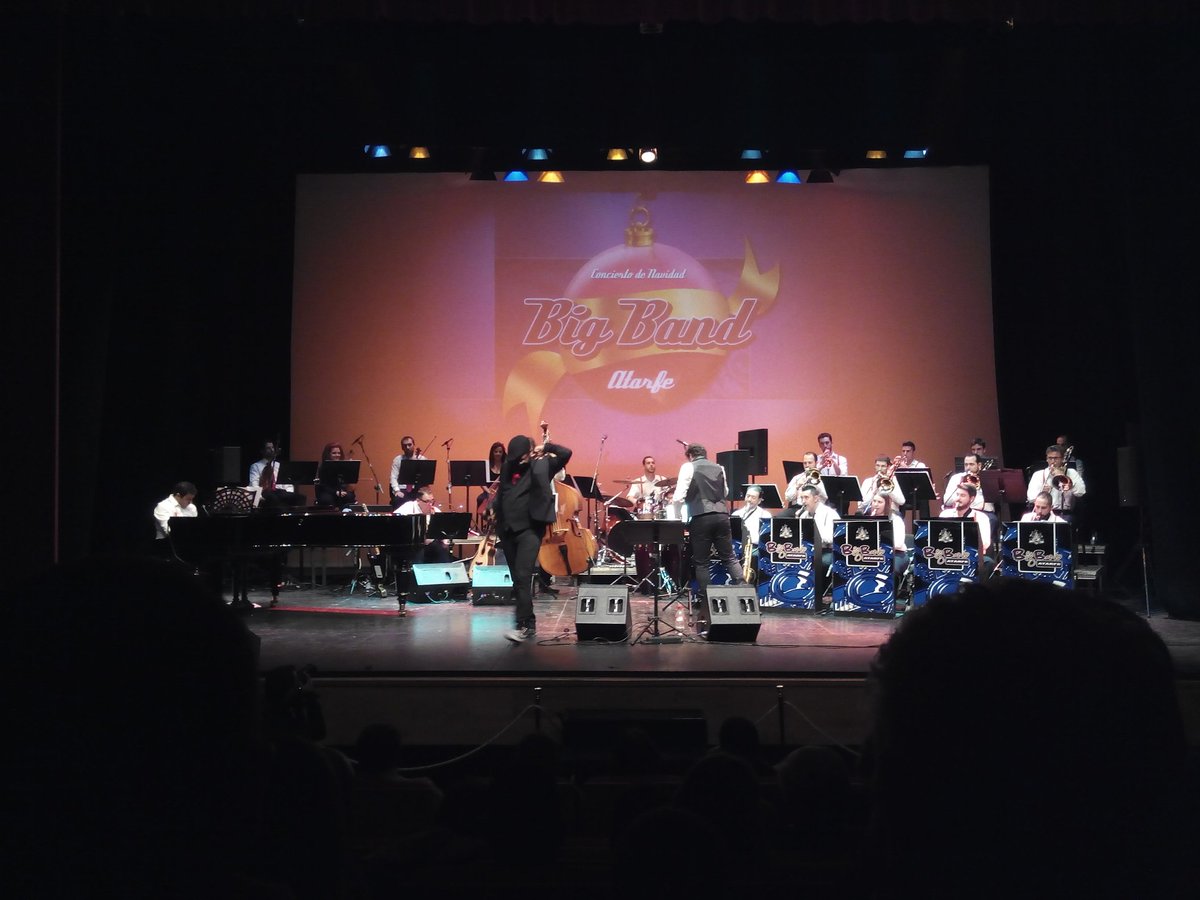 LitttleAngy_'s tweet photo. Algunas fotillos del concierto de ayer de la Big Band!, No puede haber más magia en un escenario. ARTISTAS!😭😻💘💜 https://t.co/1O9wss4up8
