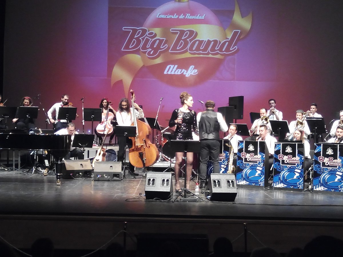 LitttleAngy_'s tweet photo. Algunas fotillos del concierto de ayer de la Big Band!, No puede haber más magia en un escenario. ARTISTAS!😭😻💘💜 https://t.co/1O9wss4up8