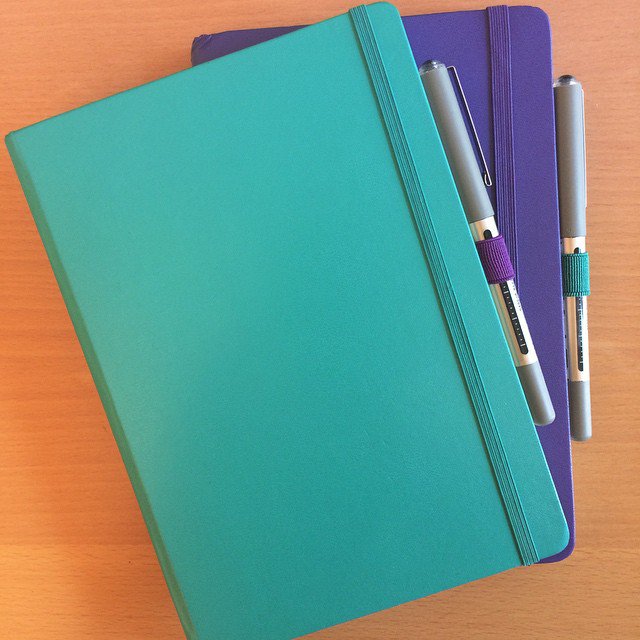 Leuchtturm1917e's tweet photo. Color coding gracias a nuestros #PenLoops (y por sólo 3,50€) 👌 https://t.co/AEePkvW17i https://t.co/C1OqQYZURK