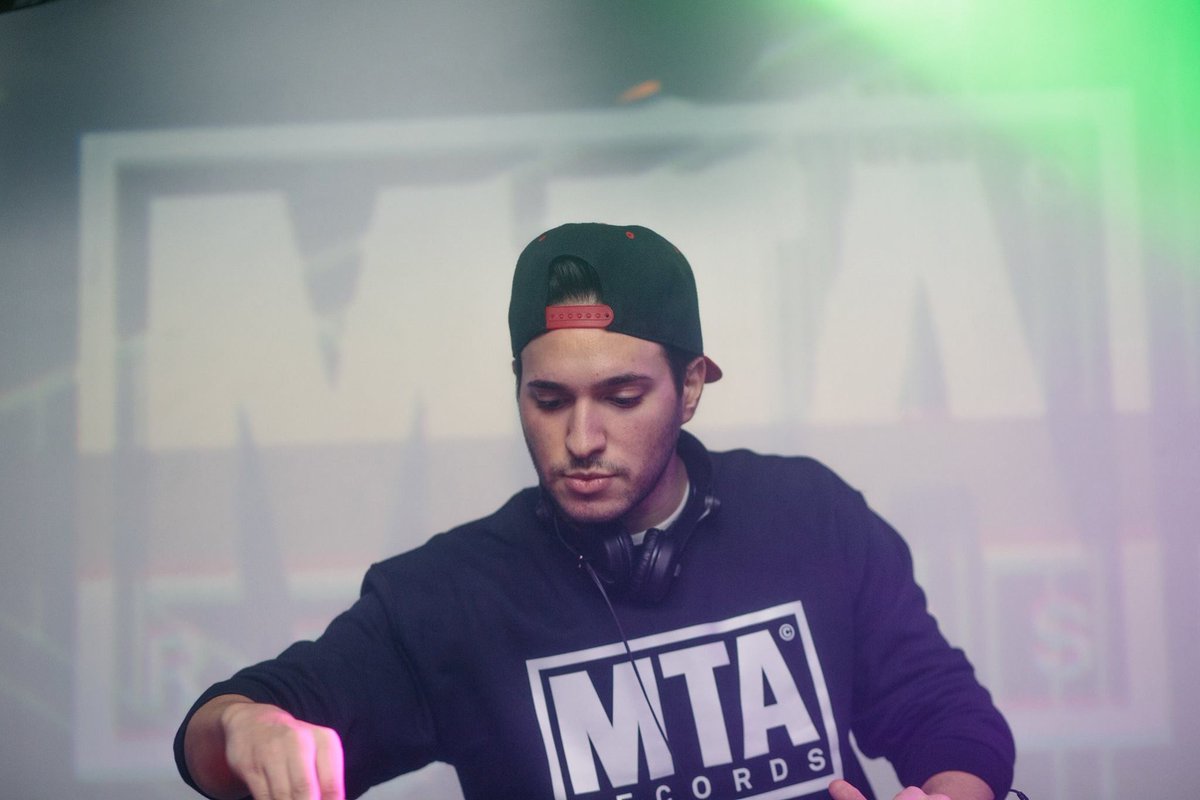 #MTAXMAS with <a href="/scalesOFFICIAL/">SCALES</a>

Photos: on.fb.me/1OeYB4E