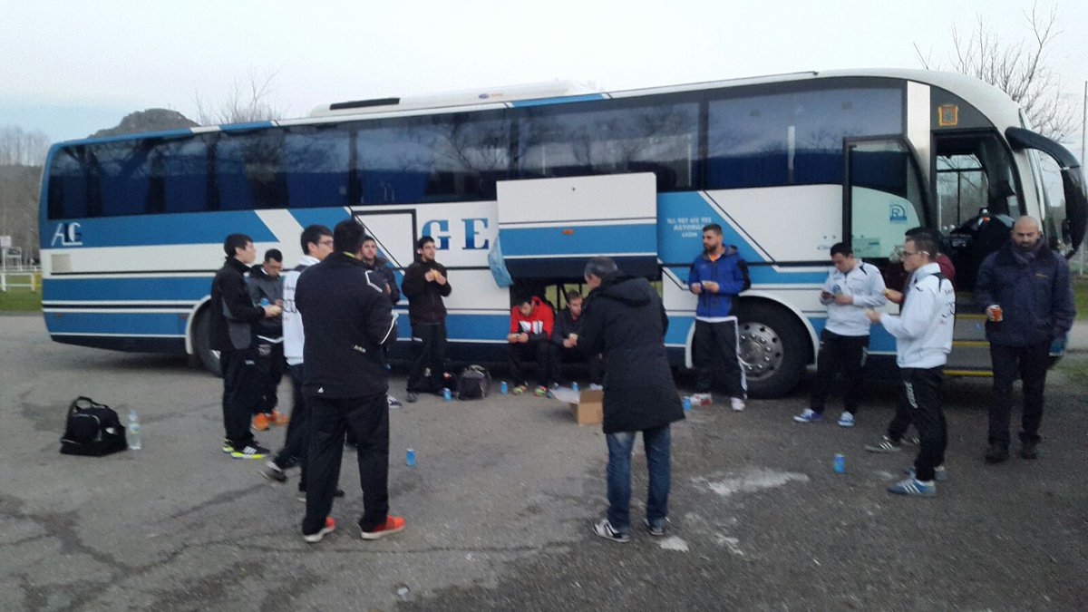 SantaAnaFS's tweet photo. El Santa Ana gana al Boñar 1-4. Ahora a merendar antes de salir direccion Astorga https://t.co/YRLLblrkfC
