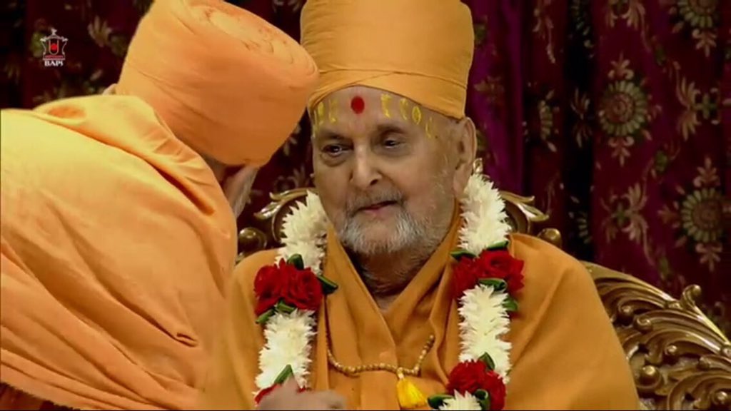 roshanpatel90's tweet photo. Happy 95th Birthday Swamishri! #PSM95 #BestFriendGoals https://t.co/25PZoDdOi9