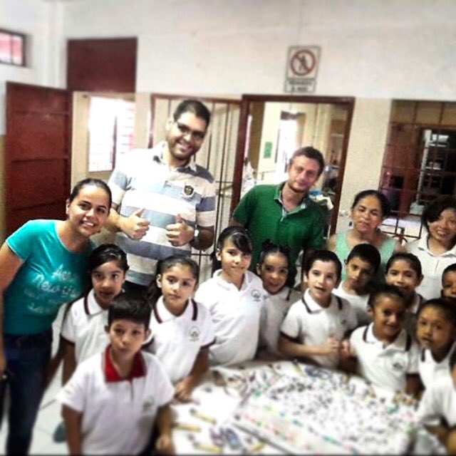 ProyectosCSI's tweet photo. Posada con los niños del albergue San José, siempre nos cargan de energía positiva.
#ProyectosCSI #Navidad2015 https://t.co/1ZvxatR9H3