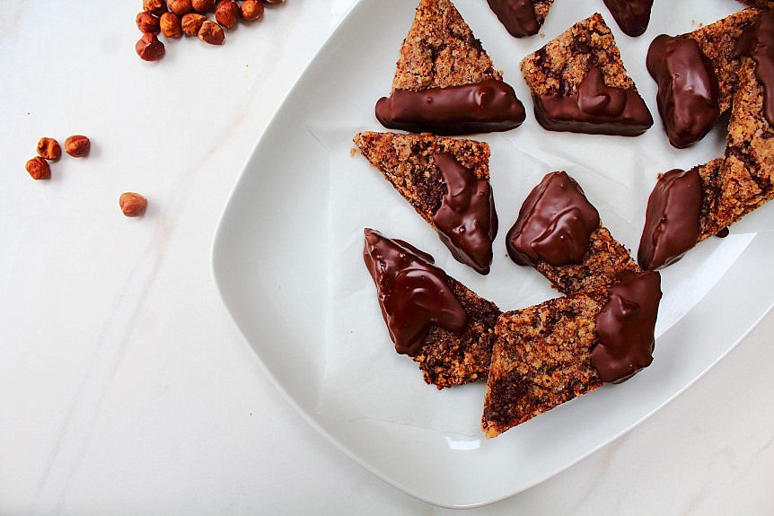 PeachyPalate's tweet photo. Hoping to have this #crockpot #paleo #cookiebark with you for tomorrow! https://t.co/Uv64HPpt8V