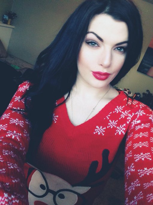 When it's ugly sweater day at work 🎄😂❄️ https://t.co/E1AlBw1gEN<a href="/tag/tuesdaytease"class="tags"><span>#tuesdaytease</span></a><a href="/tag/martesdeespejo"class="tags"><span>#martesdeespejo</span></a>