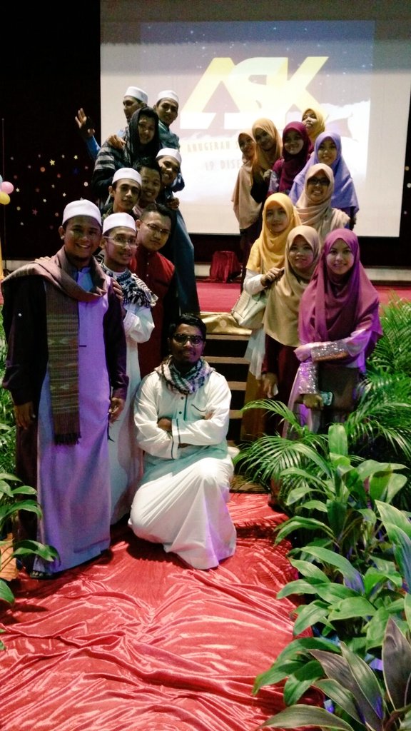 nfrhmy_'s tweet photo. Lepasni masing masing bawa haluan sendiri 😶#MPP2015 #ASK2015 https://t.co/axso8ITtPQ