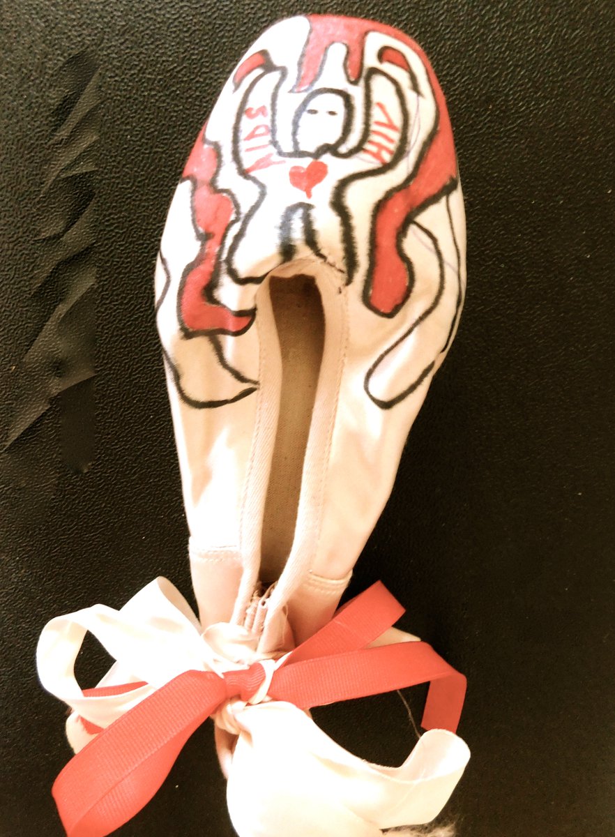 Creative_Refuge's tweet photo. Pointe shoe art for people with HIV/AIDS thanks to @sanfranciscoballet #pointeshoeart #charity  #arttherapy https://t.co/v7UhM0bycZ
