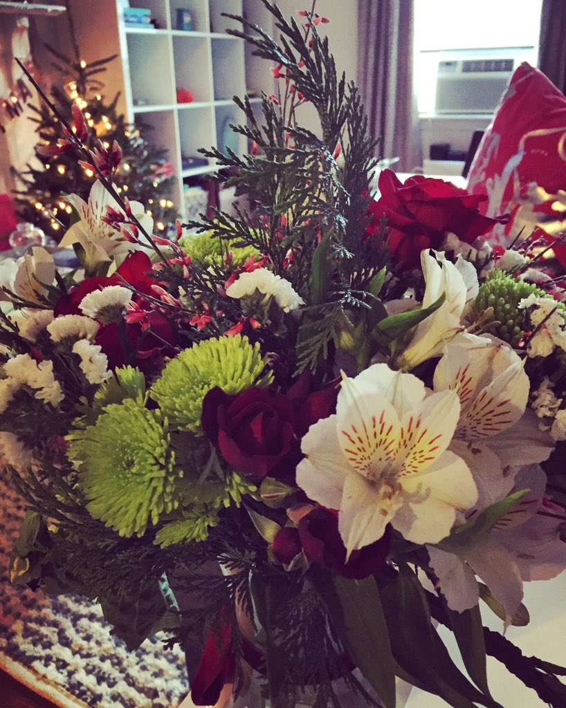 littlestarnyc's tweet photo. These are a few of my favorite things. Wish u could #instasmell the spiced candle❤️🎄😻 #uws #christmasiscoming #myapt https://t.co/TcP3ATm7VV