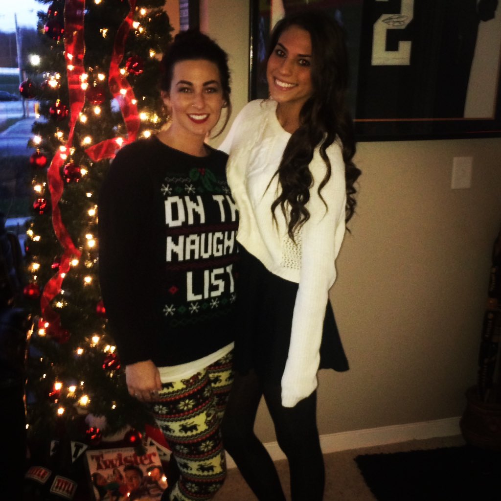 JennRife's tweet photo. Christmas party time https://t.co/peT3wYVva5