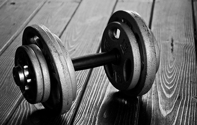 MensHealthUK's tweet photo. The dumbbell bedroom bulk up programme. Gym? What gym? https://t.co/PnA89nJnbz https://t.co/r6UDqVqrPe