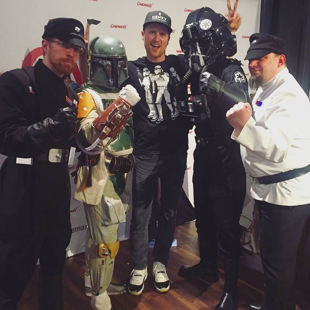 HENKY_DE's tweet photo. Watching Episode VII with my #buddies. 😂🎬🚀
#StarWars #theforceawakens #stormtrooper #bobaf… https://t.co/xf0NVBdBm0 https://t.co/qA9Jk3vHVT
