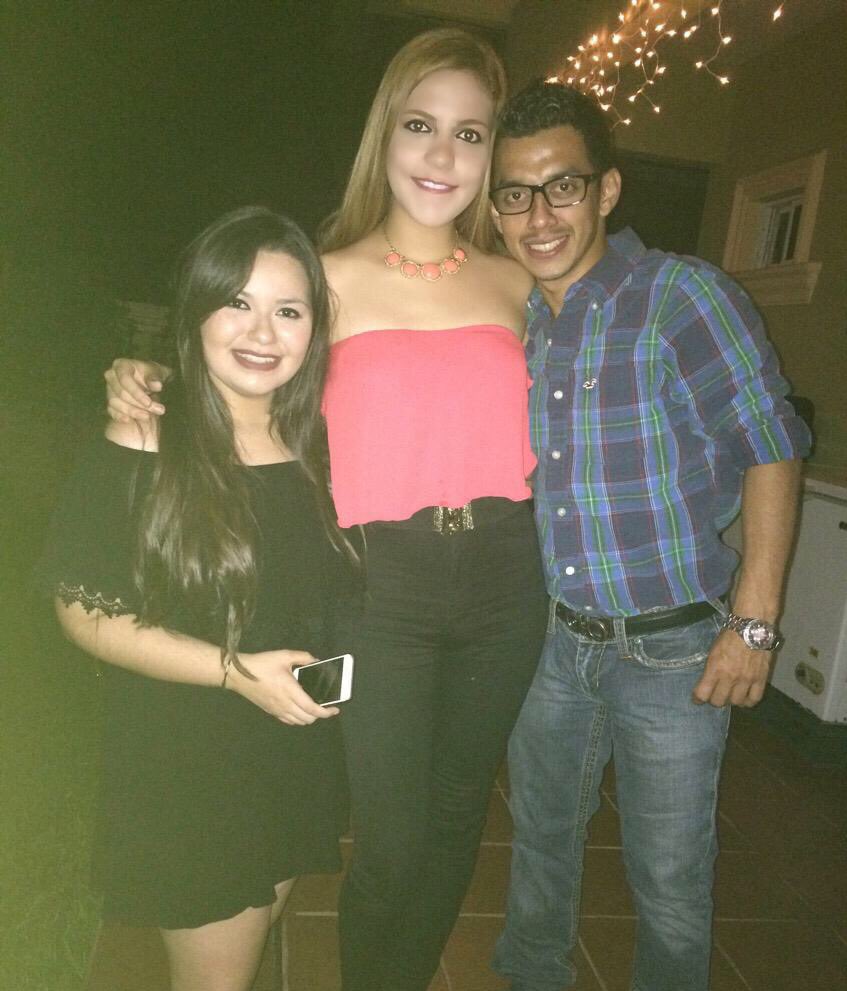 CPlesage's tweet photo. Christmas dinner🎅🏻 @marcelazacapa @VaneM19 @Espinal16 @maxflopez https://t.co/sb002HCs2W