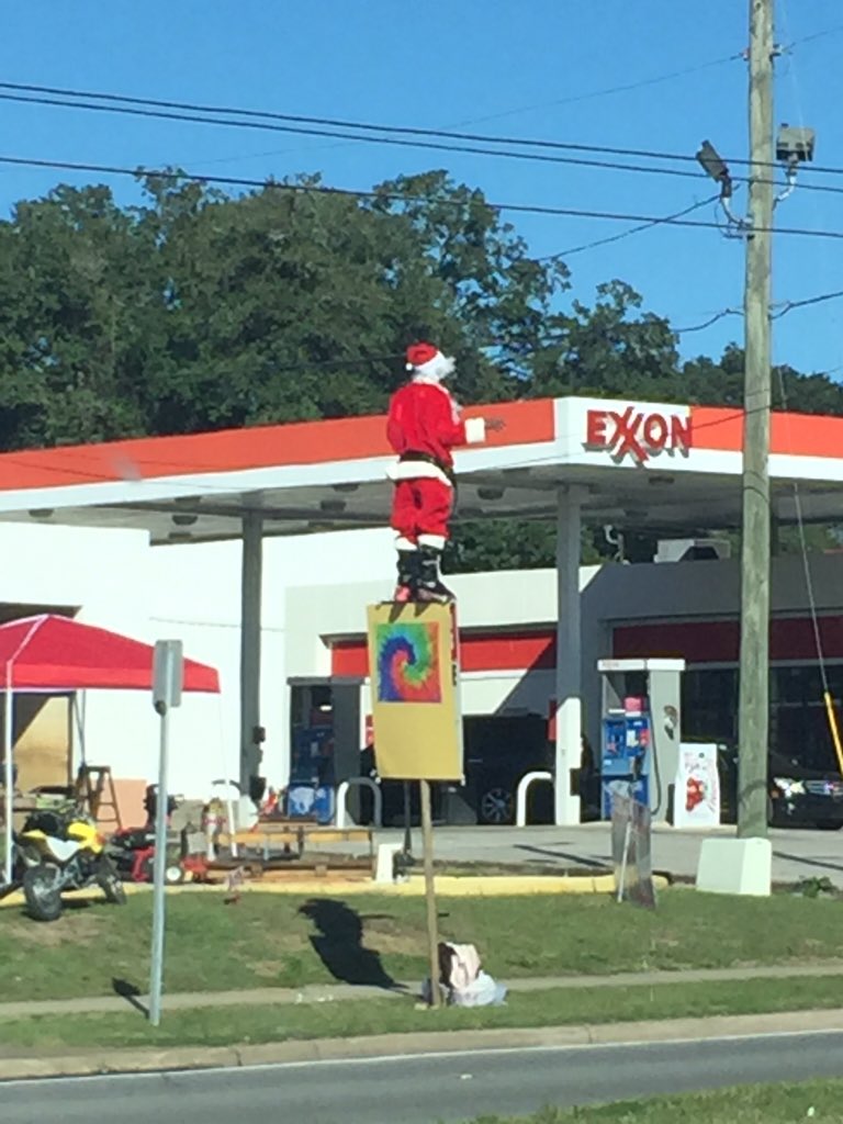 ggweezybaby's tweet photo. Omg this Santa is sure dedicated to his job ๐ #howdidyougetupthere #hestartedtodance https://t.co/bBtsbZuNlh