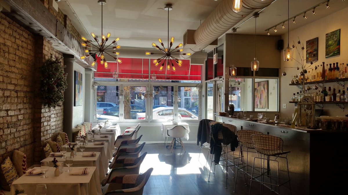 CUSPMAG's tweet image. @AltiroLatin in #roscoevillage about to meet with owner Miguel Villanueva! #food #drinks