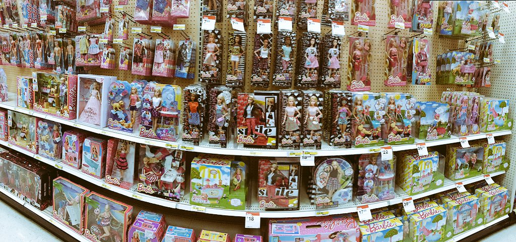 ralph_mz's tweet photo. Santa's helpers have our toys on the floor for our guests #2161teamwork #HoHoHo @cat10jill @Jake2934 @GoKollie https://t.co/JmB5BoMkAD