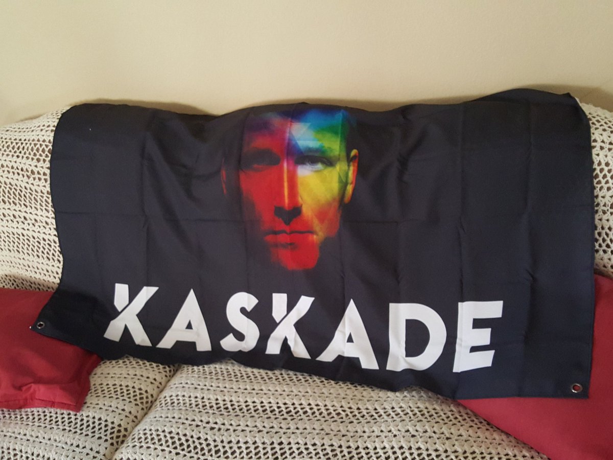 traylay11's tweet photo. Officially #CountdownReady @kaskade @PasqualeRotella https://t.co/3MndslRS5T