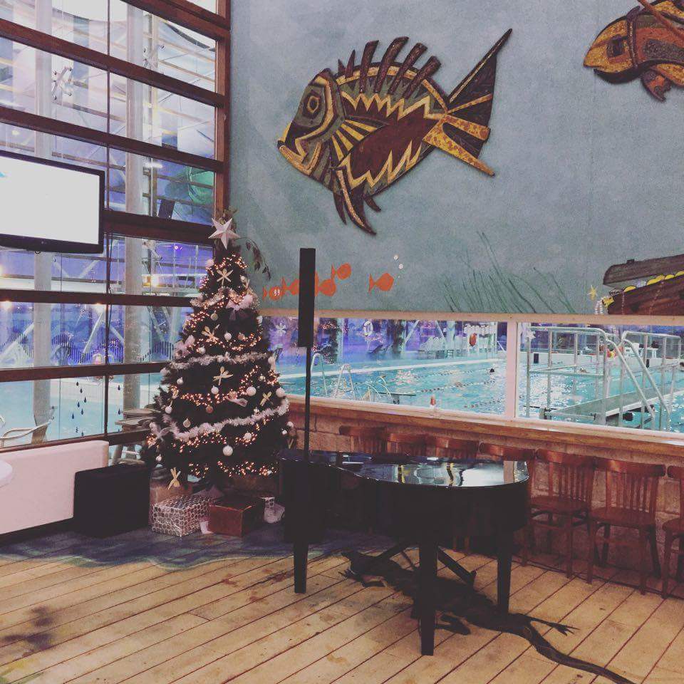 KASinfo's tweet photo. Vanavond kerstdiner in #zwembad #deSchelp met een optreden van #JorgenVersteeg op piano! #bergenopzoom #luizter https://t.co/0vBnIEfYOO