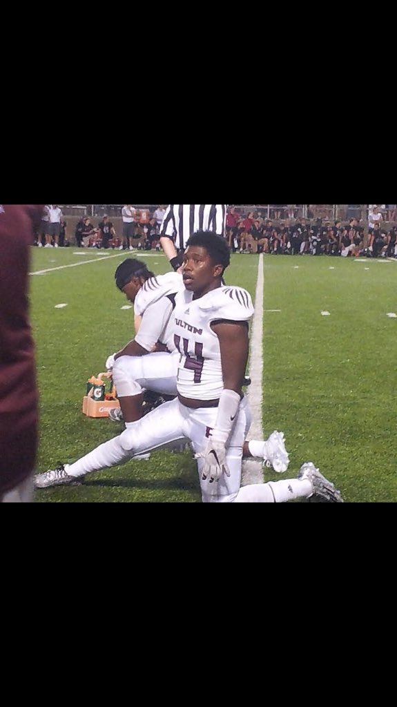 aBaseballTweet's tweet image. HS football player Zaevion Dobson was killed Friday night. Prayers go out to you, your family, friends,&amp;amp; teammates 🙏