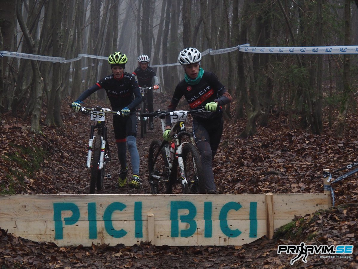 Prijavim_se's tweet photo. Jan Tratnik dobil CX Trzin #pslo #kzs #mtb @JTratnik #picibici #ciklokros #prvaetapa https://t.co/E5VB5hCH2S https://t.co/gLWCJrxiCO