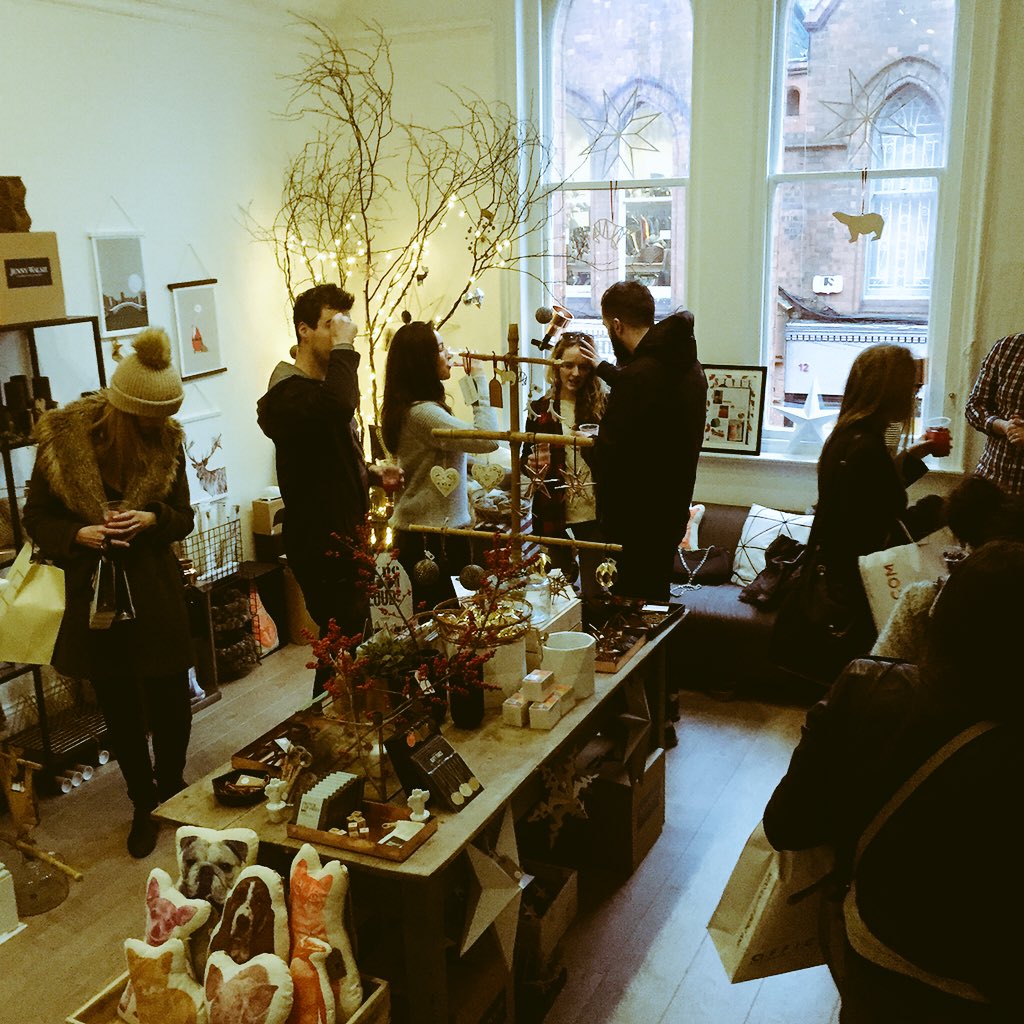 NikConway's tweet photo. A WONDERFUL day spent @aprilandthebear #bearpopup drinking super tasty @TeelingWhiskey cocktails #spiritofdublin https://t.co/vPTUXE5V9x