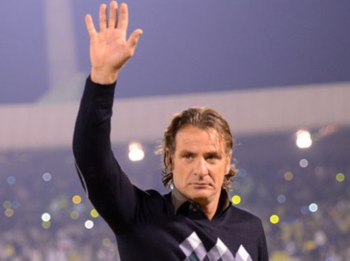 حتى وإن حقق الدوري بدونه
،
باعتقادي كل ما يحدث في #النصر من تخبط
هو بسبب قرار واحد فقط .. إقالة هذا الرجل :