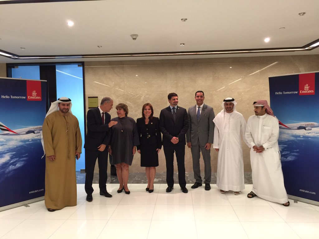 abisirenita2's tweet photo. @CCIYAP y @ATP_panama presentan en Dubai a funcionarios Emirates Airline con gran apoyo d @efonsecaw consul en Dubai https://t.co/Lu5pij0Nk8