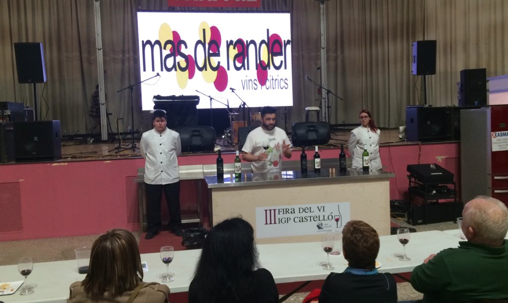 expertoenvinos's tweet photo. Ahora el turno de @MasdeRander en @FiradelviCS_IGP estupenda bodega de la @IGPcastello #Temps https://t.co/d1Xx3Np2ku