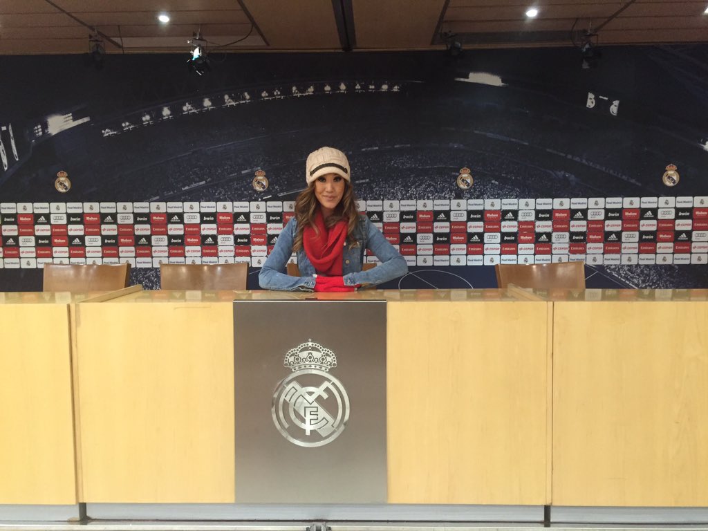 yolandapark1's tweet photo. No podía faltar la foto en la Sala de prensa del @realmadrid @AirEuropa @IntertoursPY #mapaplus https://t.co/SNBjlJAIKW