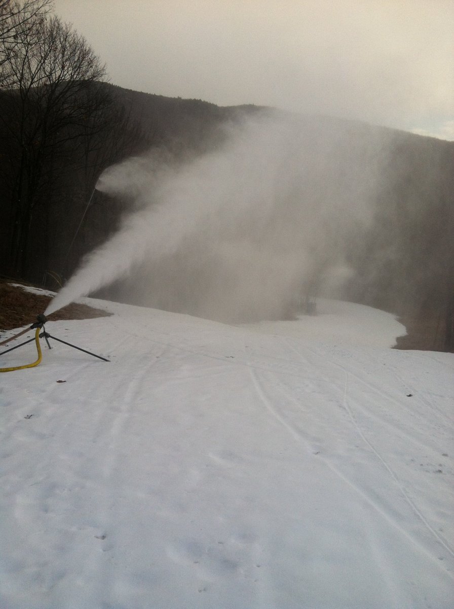 CranmoreMtn's tweet photo. Today at the summit...stay tuned for more #snowmaking #TeamSnowmageddon #WinterIsBack https://t.co/R3fSzg4FeN