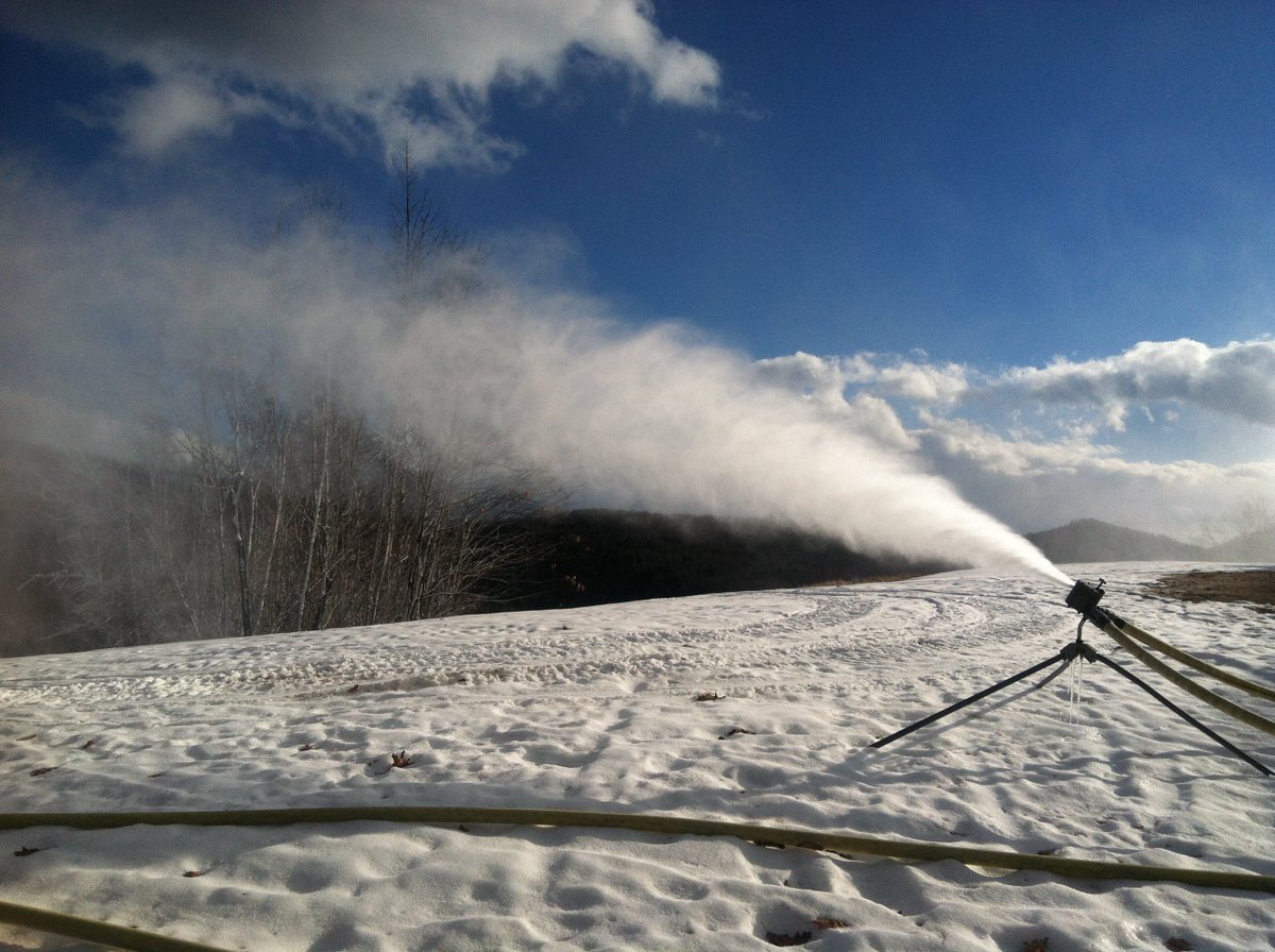 CranmoreMtn's tweet photo. Today at the summit...stay tuned for more #snowmaking #TeamSnowmageddon #WinterIsBack https://t.co/R3fSzg4FeN