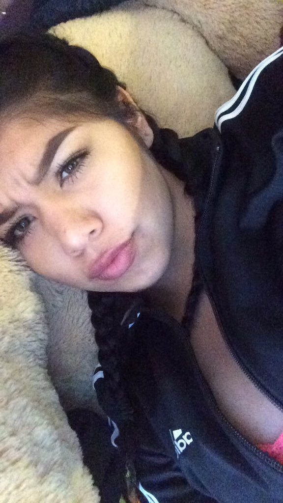 NoHoesGracie's tweet photo. Oh you know I'm Chillen https://t.co/w9KclndzST