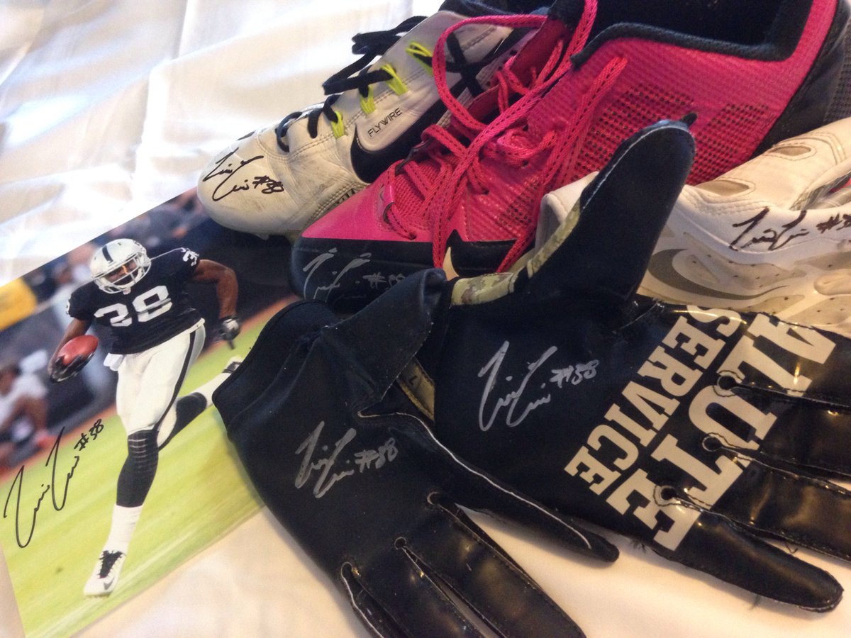 tj_carrie's tweet image. Want Free #Raiders Memorabilia! Like, RT and Follow to win! Drawing held on December 30th #Win38
