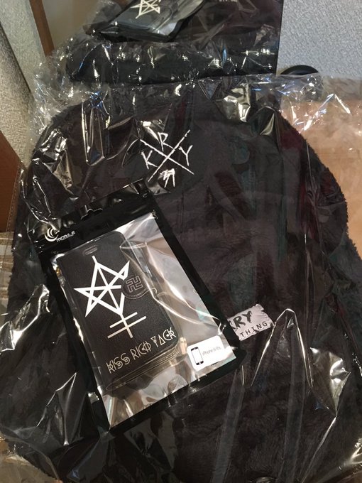 KRYさんのコーデする時用٩(๑&ograve;&omega;&oacute;๑)۶  モコモコリュックとあいぽんけーちゅ https://t.co/CQGEjd7cBs