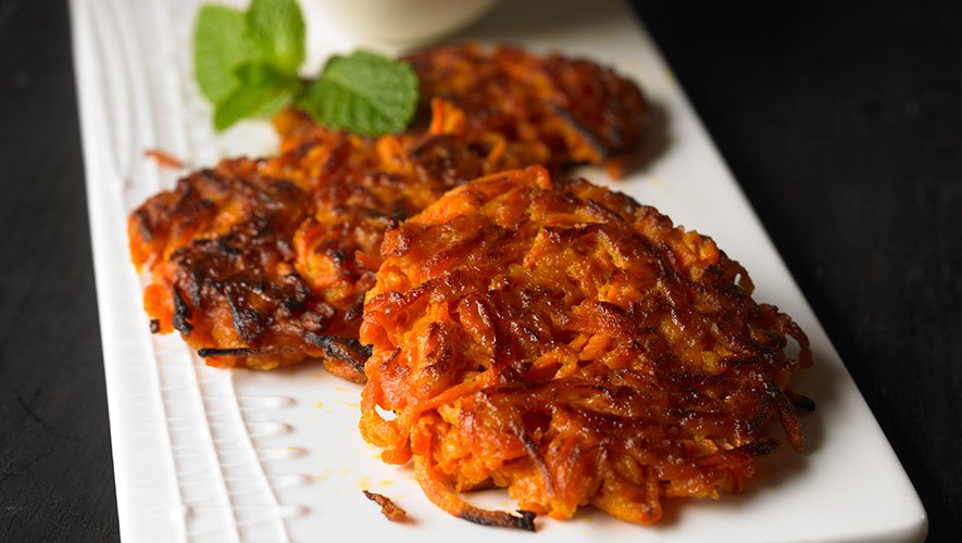 OrganicLifeMag's tweet image. LOVE these root veggie #latkes: spr.ly/6018Bpgja #rootveggies #winter #slowfood #homecooking #yum