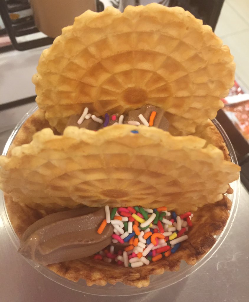 CaterFreshRose's tweet photo. #creative #froyo 9yr old Pedro loves #besttoppings #glutenfree #dairyfree options #new #flavor #darkchocolate #yummy https://t.co/jB3oUqzrHl