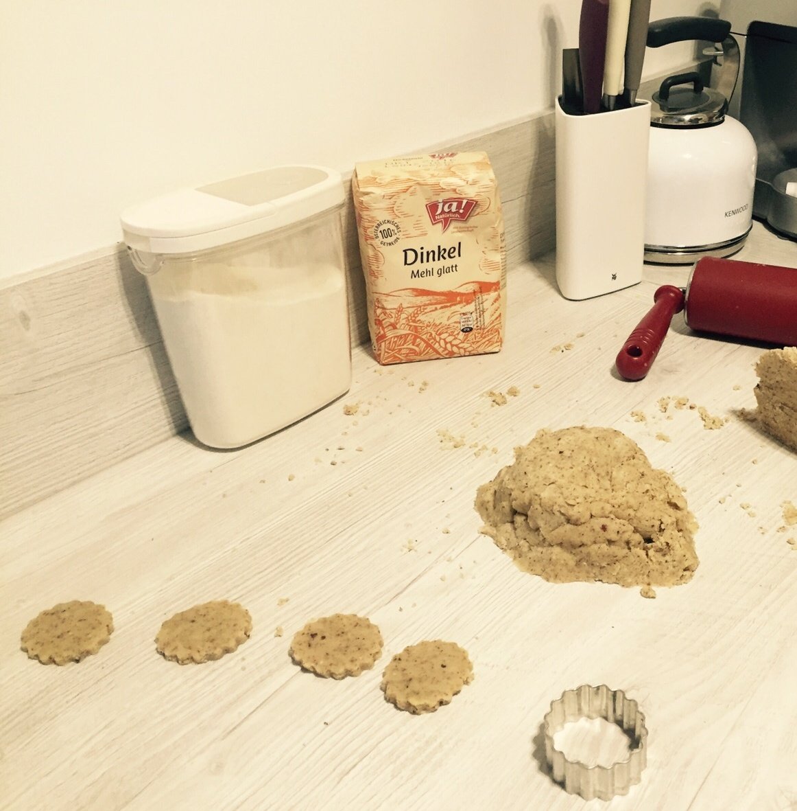 auscarmen's tweet photo. Ich hab das #biobacken wieder meiner Schwester überlassen 🙊 sie macht das besser 😊 #WorkInProgress @ja_natuerlich https://t.co/1L1xZr9sLw