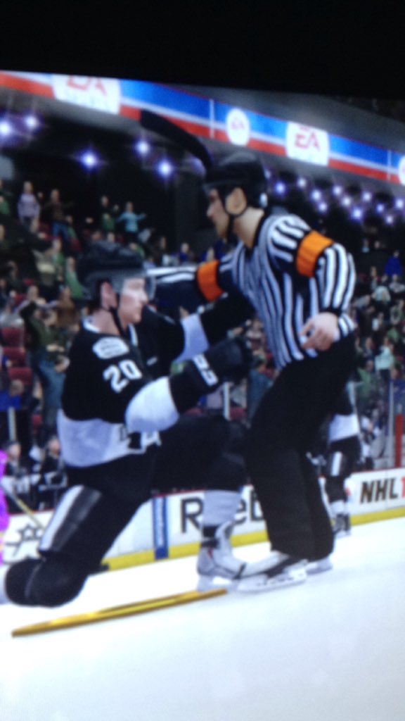 Heicks01's tweet photo. Lol #NHL https://t.co/Nn7scuPTIi