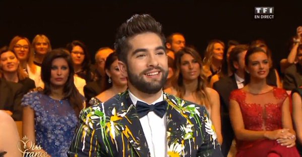 Monty_Brogan69's tweet photo. Quand tu repeins ta caravane et que t'as pas eu le temps de te changer pour la cérémonie.
#MissFrance2016 https://t.co/4651zRDS3h