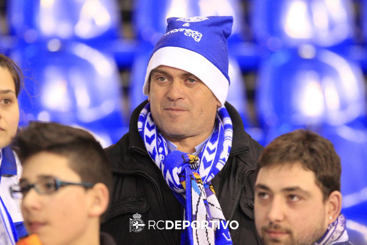 RCDeportivo's tweet photo. Puchos, puchos! Colle o teu e pono en Riazor … e non te esquezas de colaborar coas causas solidarias #WHATISTHISHAT https://t.co/uurJMI8gE5